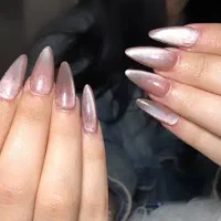 (خدمات کاشت وترمیم ناخن مدل نیاز دارم)