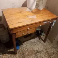 میز چوبی تمیز