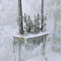 آینه و شمعدان و ساعت