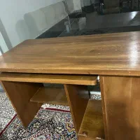 کامپیوتر ، مانیتور، بلندگو و میز کامپیوتر چوبی