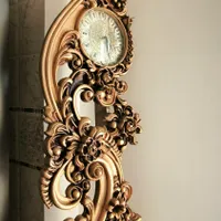 ساعت دیواری چوبی طرح گل طلایی