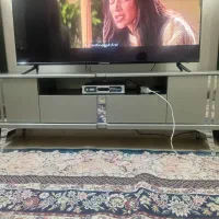 یک دست مبل تختخواب باز ش میز تلویزیون کنسول اینه