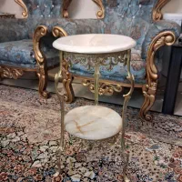 میز کنار سالنی برنجی