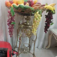 میوه خوری کنار سالنی