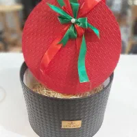 تعدادی اکسسوری و کادوئی نوجعبه وشمع و لوازم توافقی