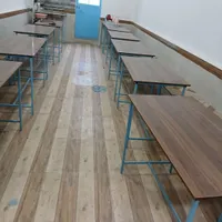 تعدادی میز ونیمکت
