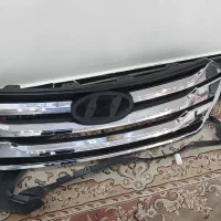 سپر سانتافه او جلو پنجره استیل