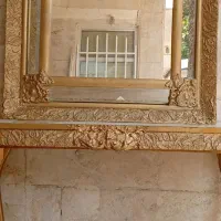 اینه وکنسول و میز و میز جلو مبلی