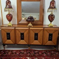 یک عدد آینه و کنسول تمام چوب  یک عدد میزتلویزیون