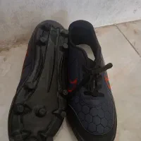 کفش میخ دار مخصوص زمین چمن فوتبال سایز 38