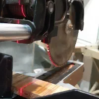 اره فارسی بر تیغ ۲۵ فوق العاده