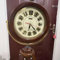 ساعت ایستاده دکوری چوبی- پایه سه پایه- بسیار زیبا