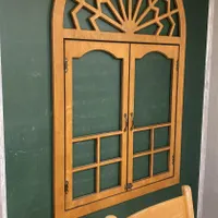 کتابخانه و پنجره تزیینی