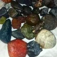 این سنگها جذب آهنربا دارن|جواهرات|ایرانشهر, |دیوار