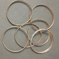 مقداری طلا 100بالای تابلو