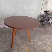 میز چهار نفره با دو صندلی