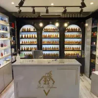 دکور و میز و رگال مخصوص ارایشی و عطر و ادکلن