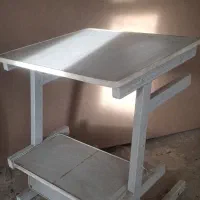 میز تحریر در حد نو فروشی.