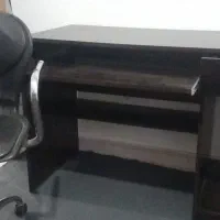 میز‌کامپیوتر وصندلی گردون کاملا سالم