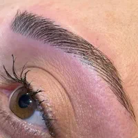 کاور ابروهایی که تتو قدیمی و بدرنگ دارن