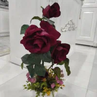 گل مصنوعی و گلدان