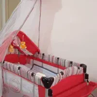 تخت و پارک سایز بزرگ تاشو خارجی|تخت و صندلی بچه|رباط‌کریم, مسکن مهر آبشناسان|دیوار