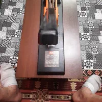 ماشین دوخت وسط زن ژاپن