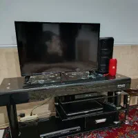 زیر تلویزیونی شیشه ای