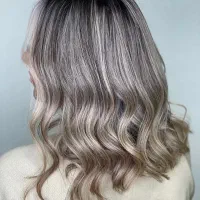 انجام خدمات عروس رنگ و لایت و ناخن