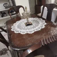 یک سرویس غذاخوری چهار نفره