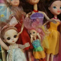 ۵عدد عروسک باربی با کمد لباس و ۵۰دست لباس وجعبه