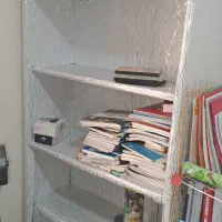 قفسه کتابخانه چوبی سالم و‌محکم