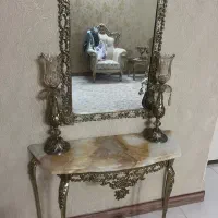 اینه و کنسول و شمعدون  (شمعدون برنج نیست )