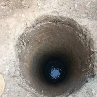 حفره چاه دستی (لوله بتونی) و دستگاهی