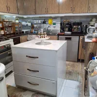 جزیزه دوطرفه با ۳ کشو بزرگ و ۲ کمد دودرب هایگلاس