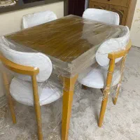 میز غذاخوری ۴ نفره آکبند با پارچه تدی