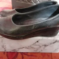 کفش|کیف، کفش، کمربند|ایوان, |دیوار