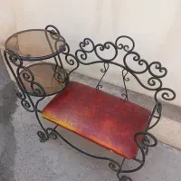 یک میز تلفن سالم