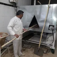 تنور سنتی نان پزی به ویژه سنگک