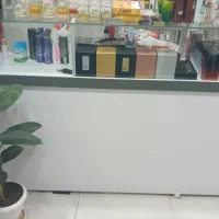 ویترین ام دی اف در حد نو چند ماه پیش ساخته شده.