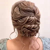 کلاس حرفه‌ شینیون و بافت مو همراه با معرفی به کار