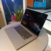 MacBook Pro 2020  Core i9  32GB RAM  512GB SSD
