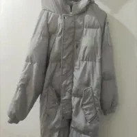 یک پالتو خز و یک کاپشن بلند