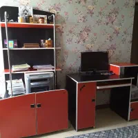 میز تحریر و کتابخانه