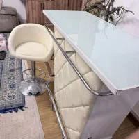 بار به همراه صندلی