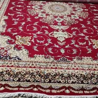 فرش خوش رنگ و تمیز