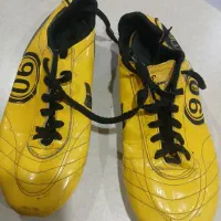 کتونی فوتبال چمن سایز ۴۳ ۶۵۰تومان