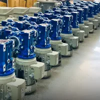 نیروی کارگاهی برای مونتاژکاری ماشین آلات صنعتی