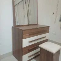 درآور با چهار کشور بزرگ و آینه و صندلی