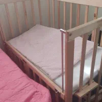 تخت کنار مادر مارک نی نی کو